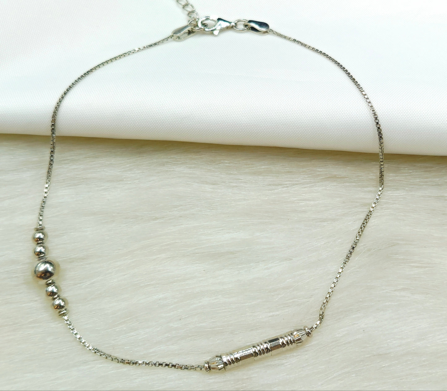 Modern Gold-Toned Beaded Anklet