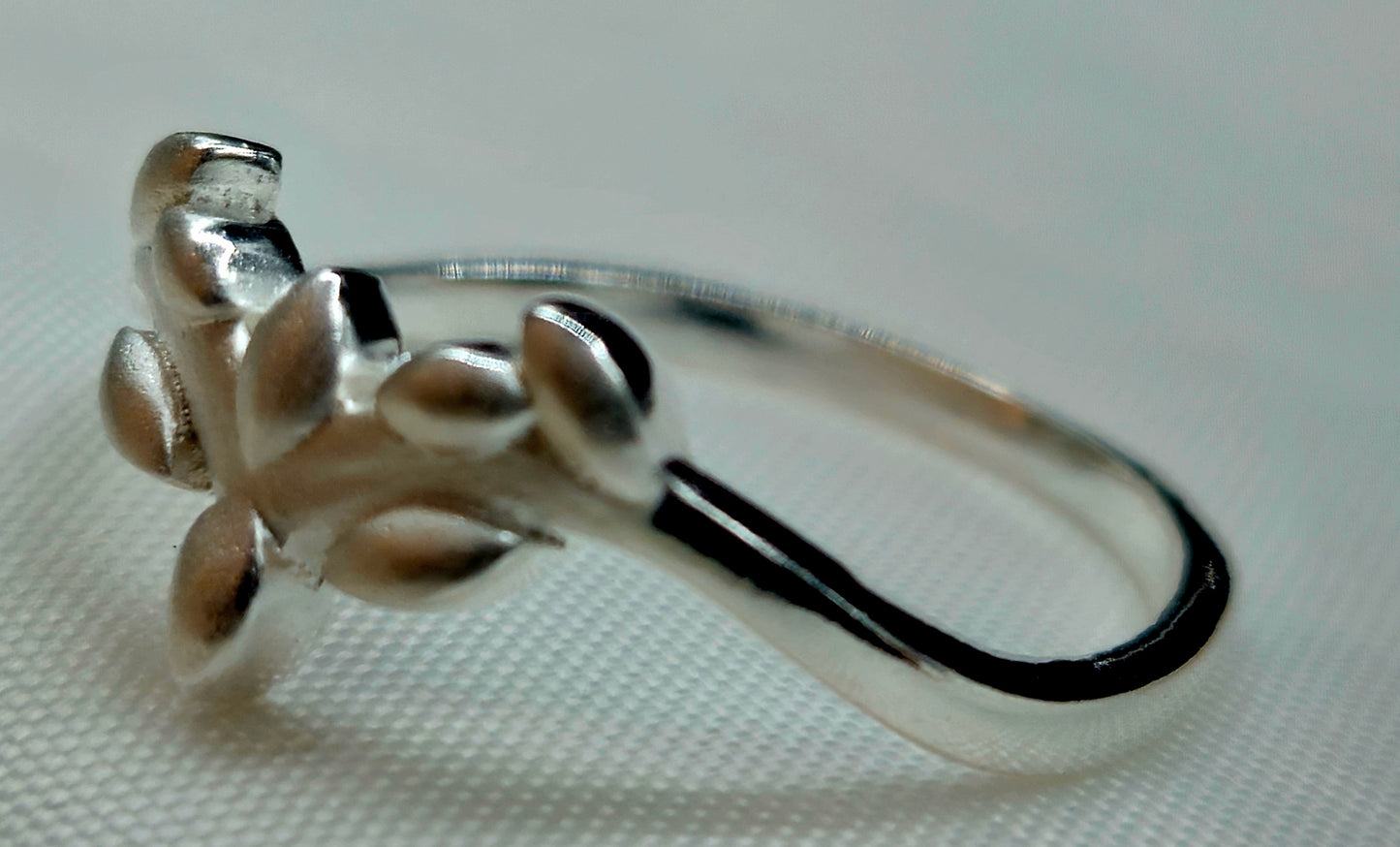 Silver Leaf Ring