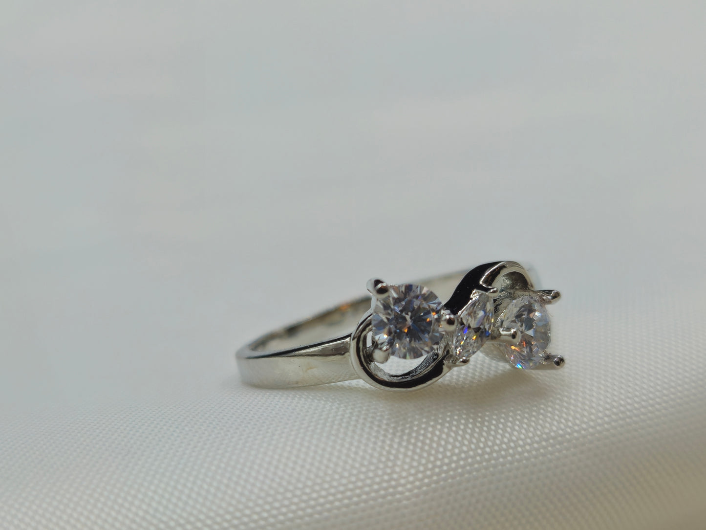 925 Sterling Silver Crystal Infinity Bow Ring for Women