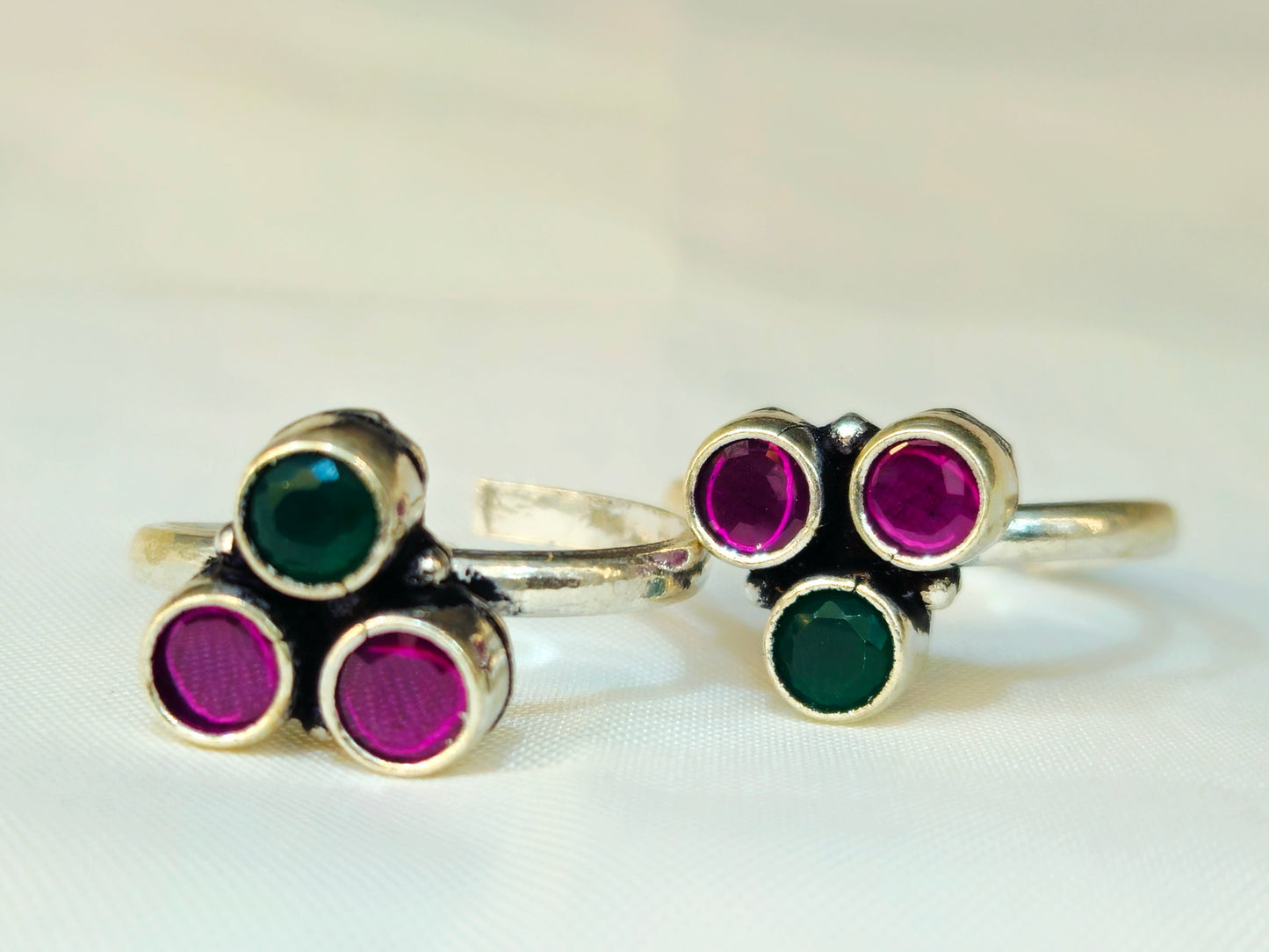 Antique-Finish Silver Tri-Stone Cluster Toe Rings