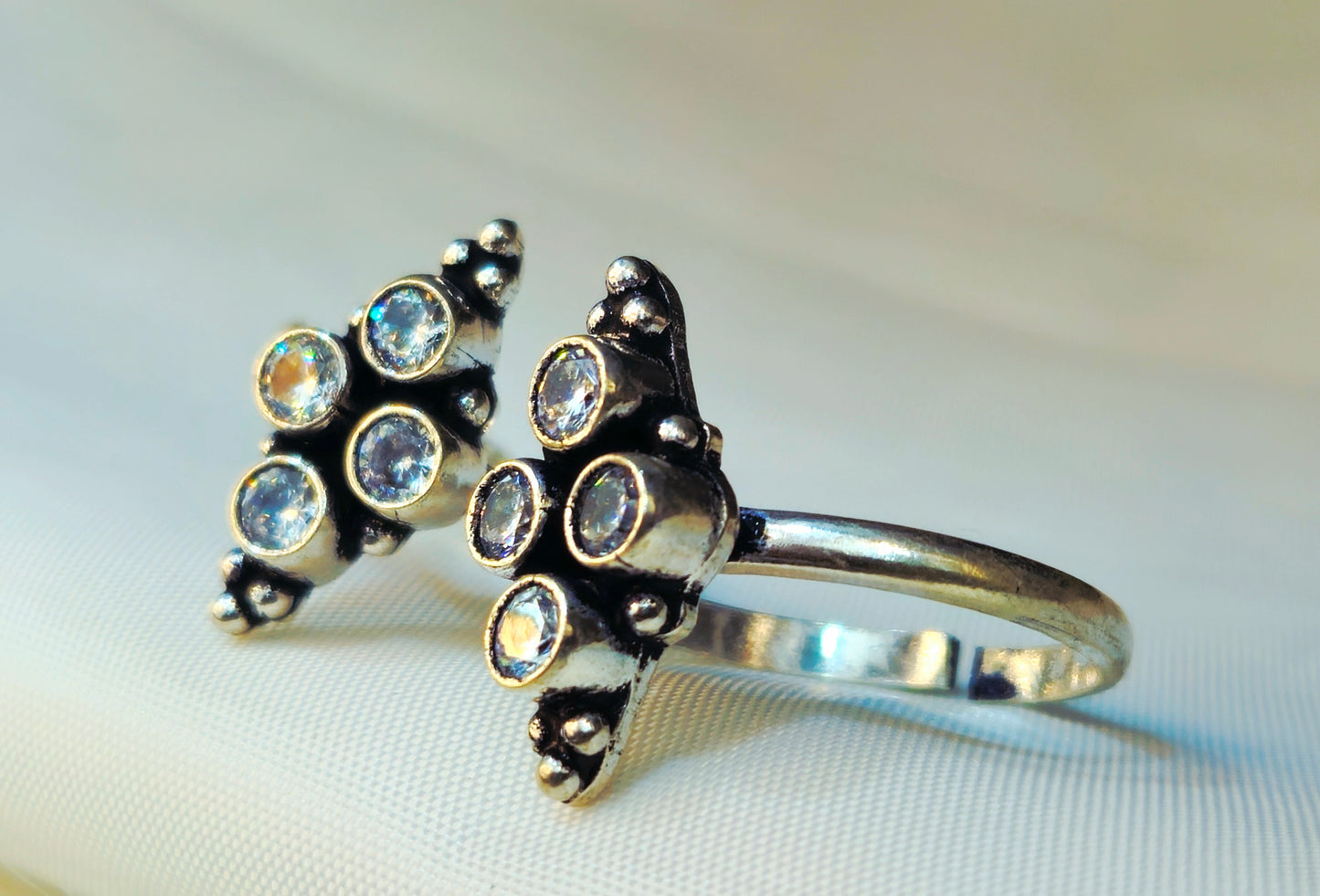Antique-Finish Silver Four-Stone Kite Cluster Toe Rings