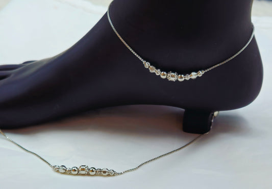 Contemporary Silver-Toned Textured Bead Anklet