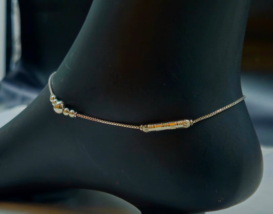Modern Gold-Toned Beaded Anklet