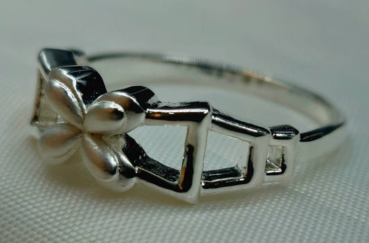 Silver Four-Leaf Clover Ring