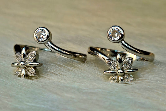 Polished Silver Diamond Flower and Solitaire Bypass Toe Rings