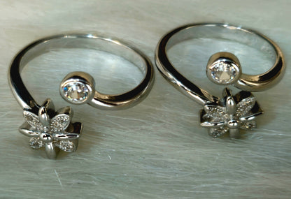 Polished Silver Diamond Flower and Solitaire Bypass Toe Rings