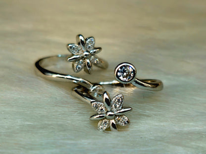 Polished Silver Diamond Flower and Solitaire Bypass Toe Rings