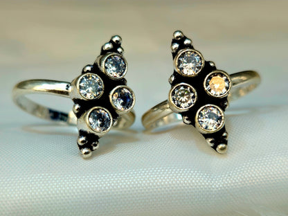 Antique-Finish Silver Four-Stone Kite Cluster Toe Rings