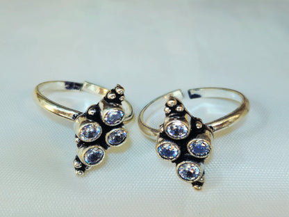 Antique-Finish Silver Four-Stone Kite Cluster Toe Rings