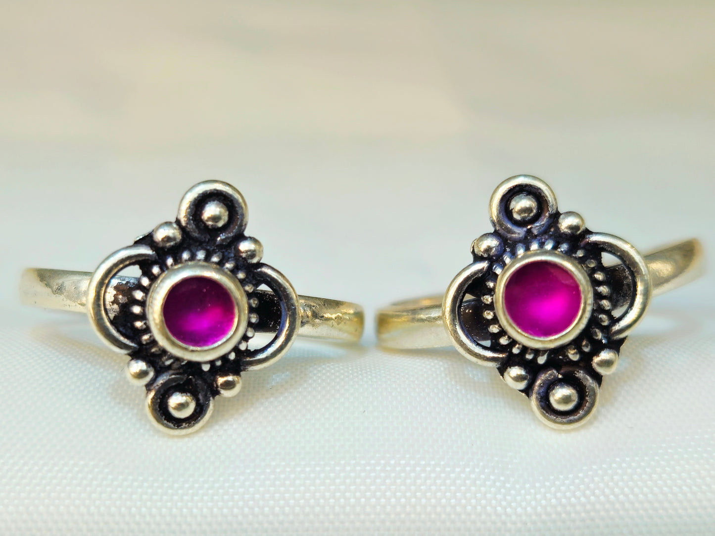 Antique-Finish Silver Granulated Floral Toe Rings