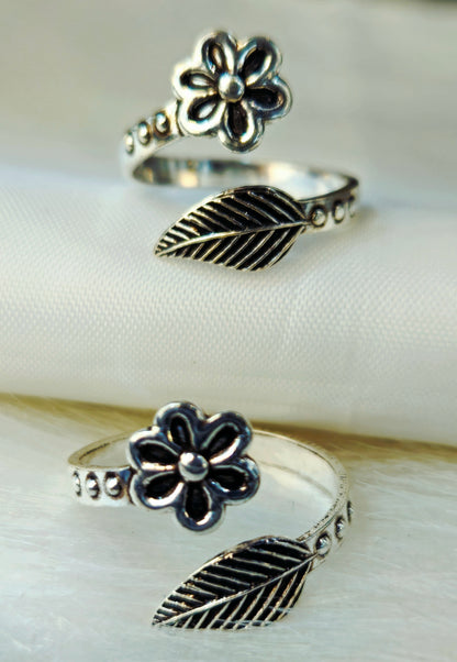 Antique-Finish Silver Flower and Leaf Bypass Toe Rings