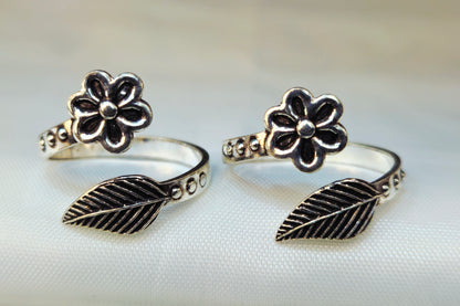 Antique-Finish Silver Flower and Leaf Bypass Toe Rings