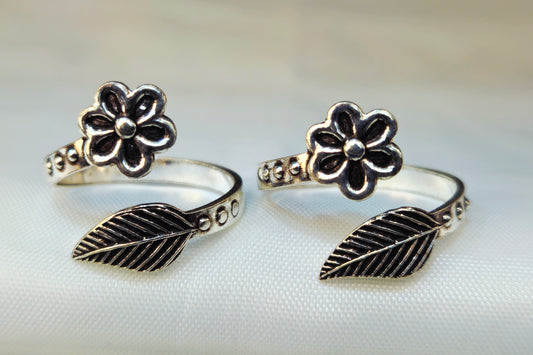 Antique-Finish Silver Flower and Leaf Bypass Toe Rings