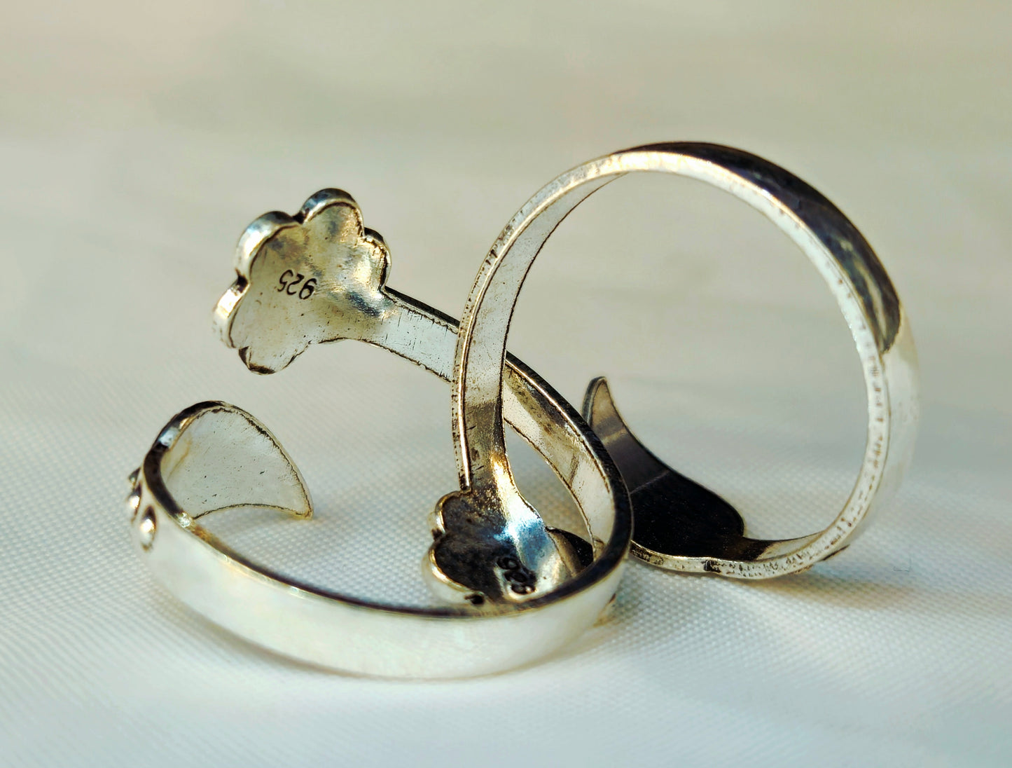 Antique-Finish Silver Flower and Leaf Bypass Toe Rings