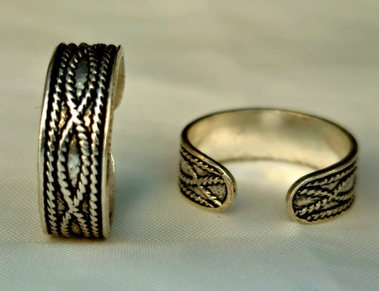 Antique-Finish Silver Braided Chain Toe Rings