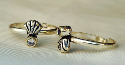 Antique-Finish Silver Cobra Hood and Solitaire Toe Rings