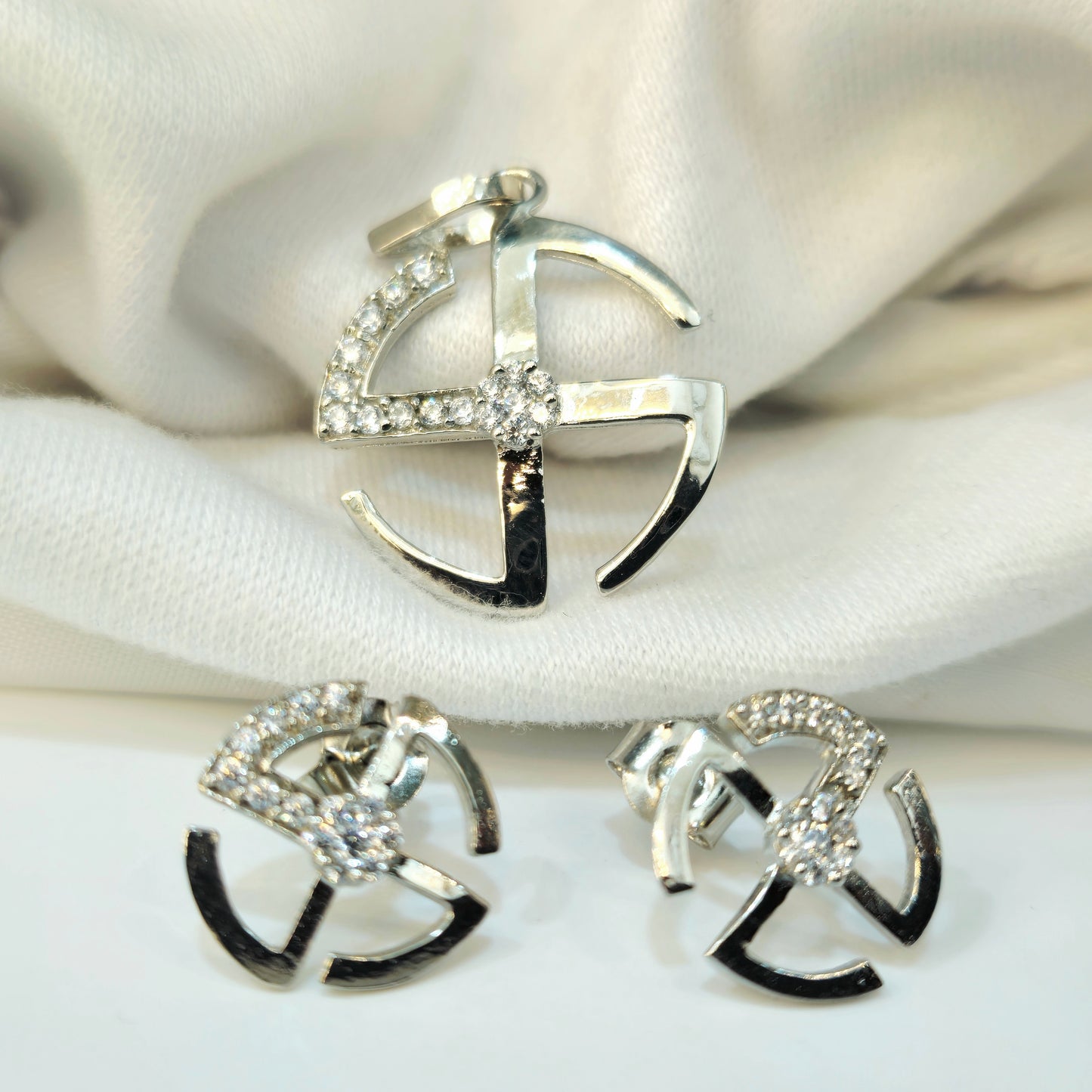 Abstract Wheel Pendant Set