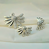 Asymmetrical Daisy Pendant Set