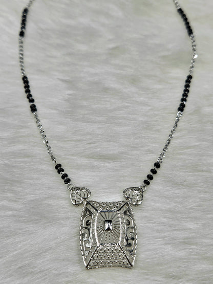 Contemporary Geometric Latticework Mangalsutra