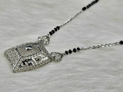 Contemporary Geometric Latticework Mangalsutra
