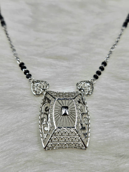 Contemporary Geometric Latticework Mangalsutra