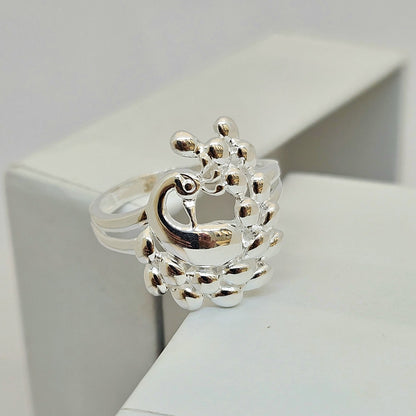Glossy Peacock Finger Ring