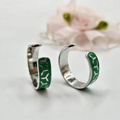 Silver Toe Ring With A Green Enamel Vine