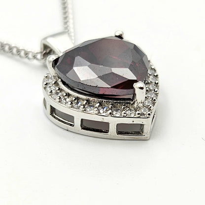 The Crimson Heart Locket With Chain