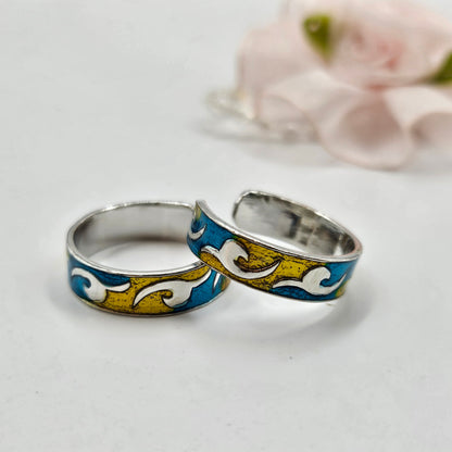 Silver enamel swirl Toe ring